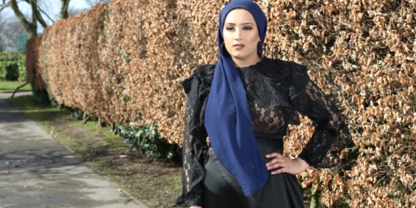 Hicablı qadın İngiltərə gözəli ola bilər  (FOTOLAR)