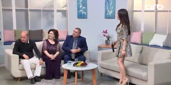 Emilin sevgilisi qayınatasının qarşısına qısa geyimdə çıxdı... (VİDEO)