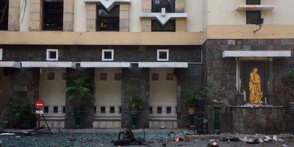 İndoneziyada 3 kilsə partladıldı: 9 ölü, 40 yaralı (FOTOLAR/YENİLƏNİB)