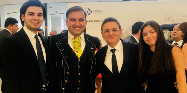 Mədət Quliyev ailə üzvləri ilə birlikdə təqdimat mərasimində (FOTOLAR)