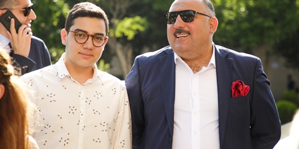 Bəhram Bağırzadə oğlu ilə kitab mağazasının açılışında (FOTOLAR)