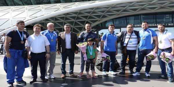 Şotlandiyada 14 medal qazanan cüdoçularımız vətənə qayıdıblar  (FOTO)