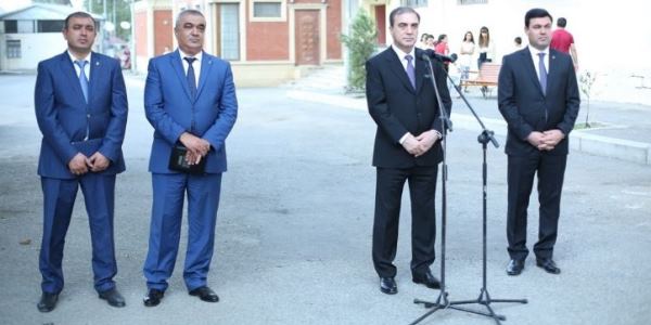 Gəncənin yeni icra başçısı sakinlərlə görüş keçirdi