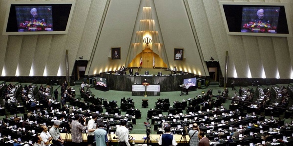 İran xarici məhsulların reklamını qadağan etdi