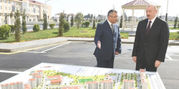 Prezident köçkünlər üçün yeni yaşayış kompleksinin açılışında (FOTO/YENİLƏNİB)
