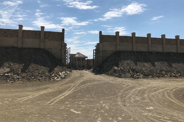 Xəzəri hasarlamaq hər adamın işi deyil (Reportaj)