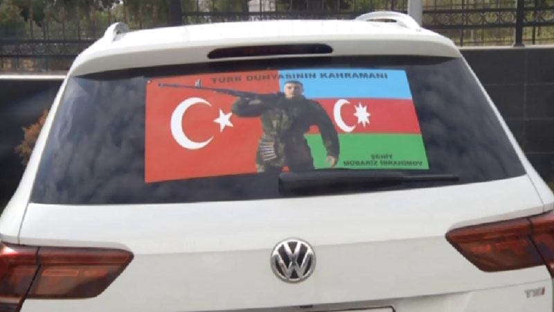 Mübariz İbrahimovun şəkli ilə sərhədi vizasız keçdi (VİDEO)