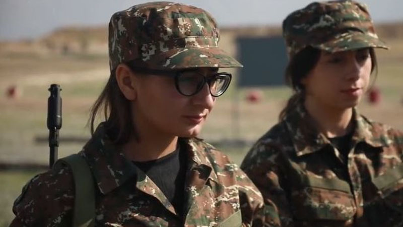 Ermənistan hətta eynəkli qadınları da cəbhəyə göndərir (FOTOFAKT)
