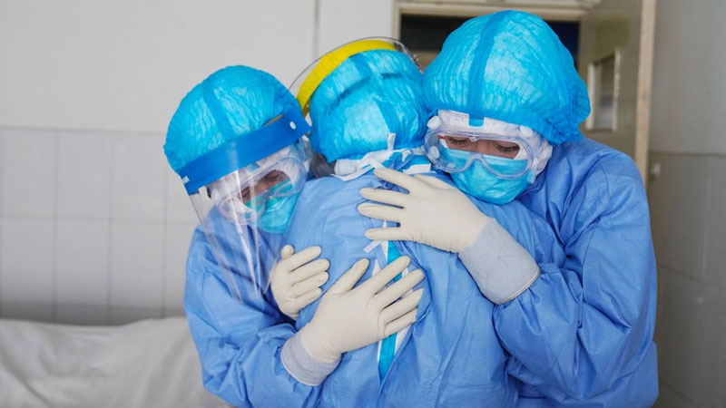 COVİD-lə necə savaşmalı? - Tənqidlər çox, effektli həll yolu isə yox...