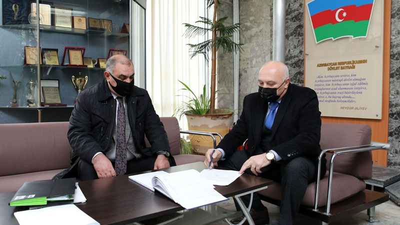 5 siyasi partiya ofislə təmin edildi (FOTOLAR)