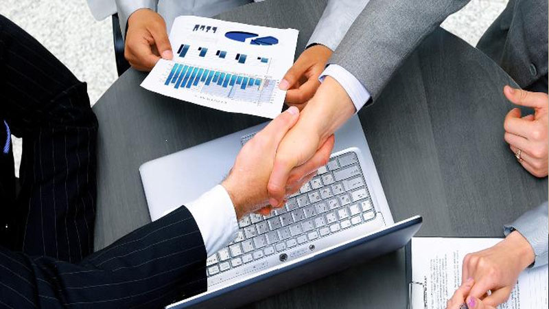 Geyim satan şirkət indi də asfalt çəkir – Xətaidə müəmmalı tender 