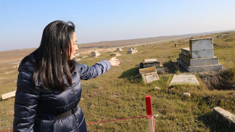Ombudsman ermənilərin dağıtdığı məzarlarla bağlı missiyaya başladı (FOTOLAR)