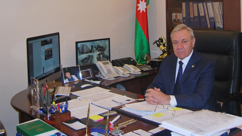 Nazir müavini Bakı sakininin e-mail ünvanını blokladı 