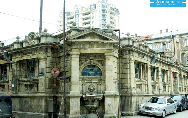 Bakıda tarixi hamam sökülür? - Fotolar