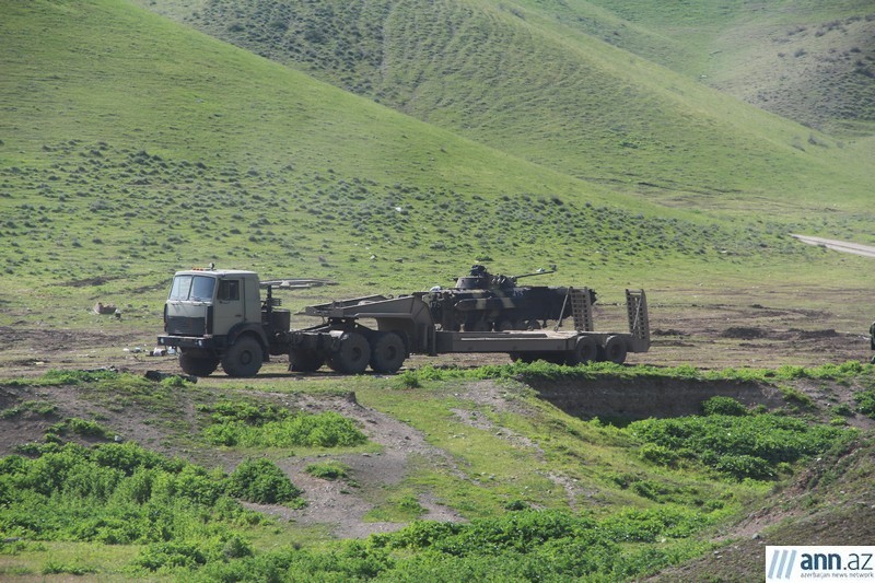 “Lələ-Təpə” yüksəkliyinə qalxan yol... - Fotolar