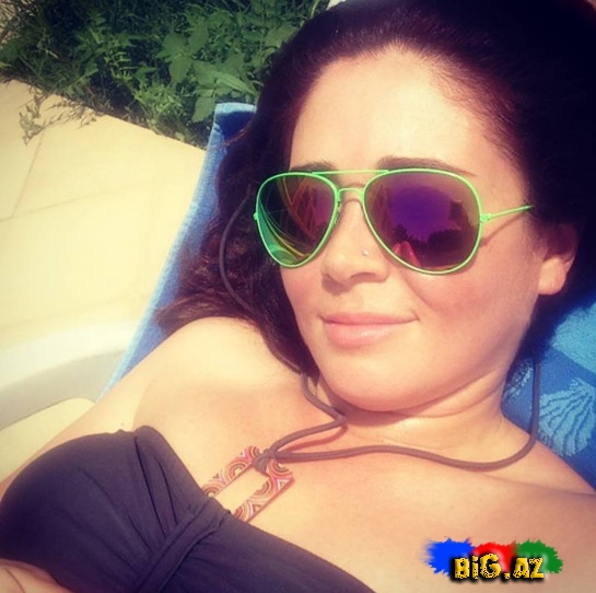 "Guya özün heç yerini açmamısan?" - Səmranı tənqid edən Elnarənin 18+ FOTOLARINI yaydılar