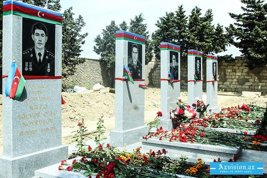 Şəhidlərimizin 40 günü: yaxınları məzar başında - FOTOLAR