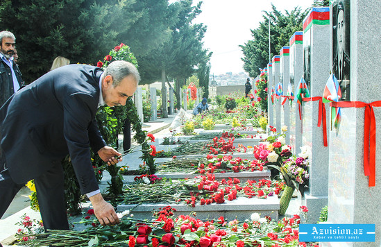 Şəhidlərimizin 40 günü: yaxınları məzar başında - FOTOLAR
