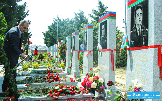 Şəhidlərimizin 40 günü: yaxınları məzar başında - FOTOLAR