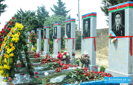 Şəhidlərimizin 40 günü: yaxınları məzar başında - FOTOLAR