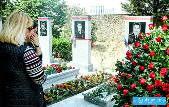 Şəhidlərimizin 40 günü: yaxınları məzar başında - FOTOLAR
