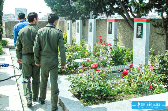 Şəhidlərimizin 40 günü: yaxınları məzar başında - FOTOLAR