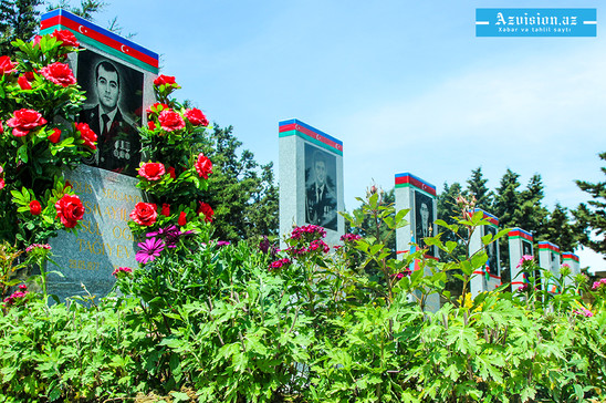 Şəhidlərimizin 40 günü: yaxınları məzar başında - FOTOLAR