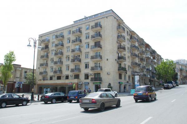 Bakı binalarında "itən" milyonlar - FOTO