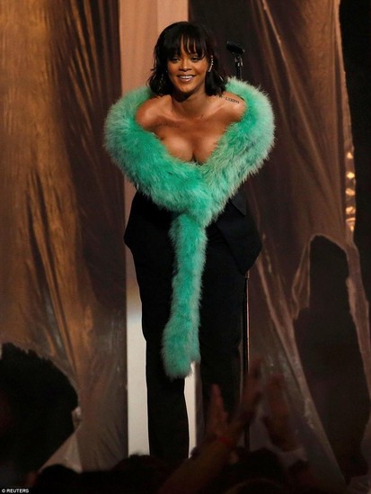 Rihanna dəyişib belə oldu - FOTOLAR