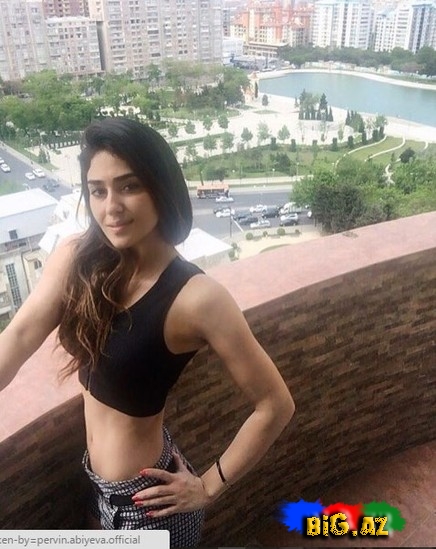 Sinəsi dekolte, göbəyi açıq Pərvin Abıyeva... - FOTOLAR