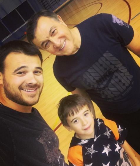Emin əkizləri ilə istirahətdə (FOTO)