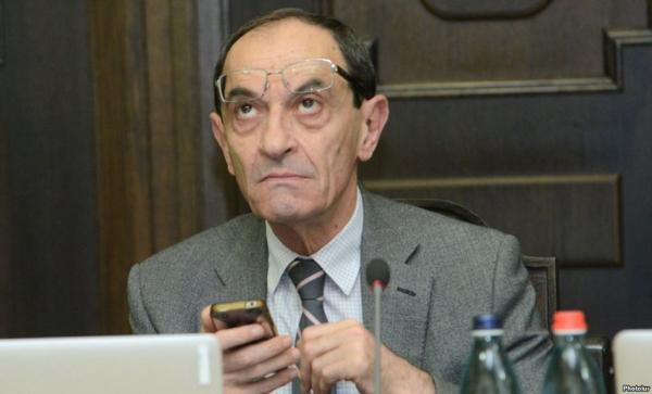 Ermənistan Rusiyaya necə təslim olur?