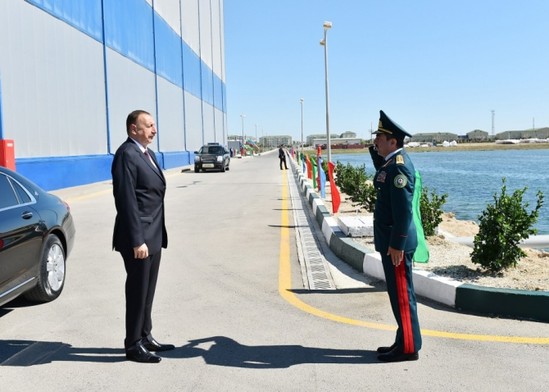 İlham Əliyev hərbi gəmidə - FOTOLAR