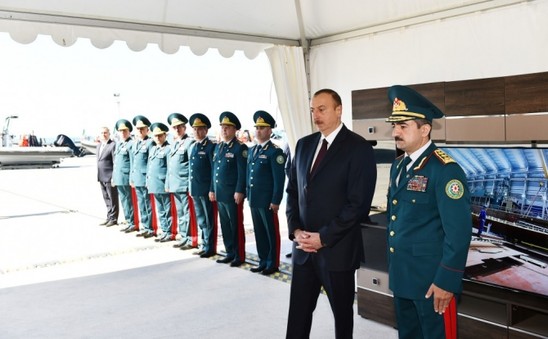 İlham Əliyev hərbi gəmidə - FOTOLAR
