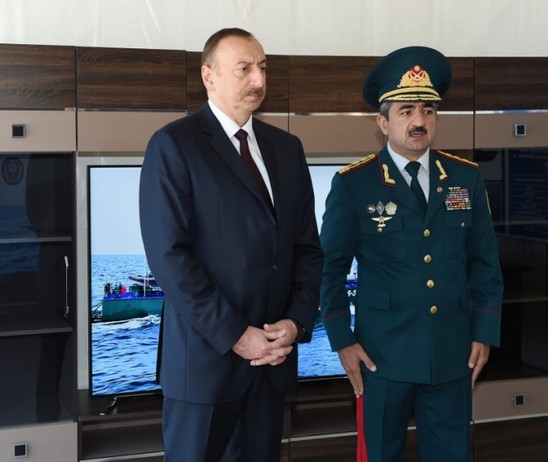 İlham Əliyev hərbi gəmidə - FOTOLAR
