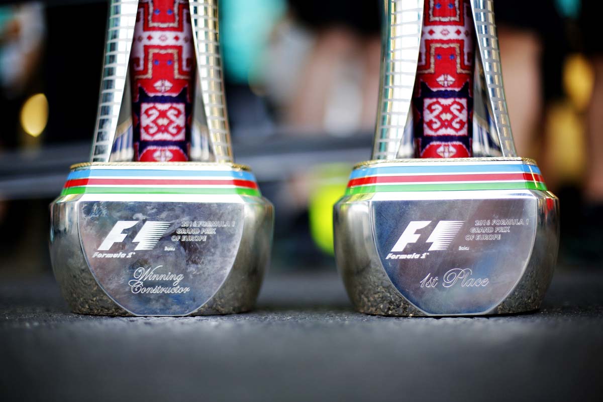 "Formula 1" Avropa Qran Prisinin kuboku ictimaiyyətə təqdim olundu - FOTOLAR