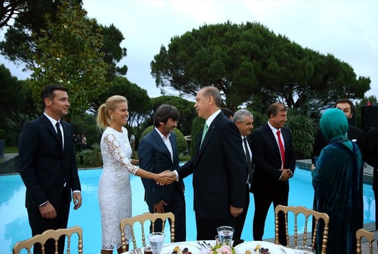 İki məşhur prezidentin iftar yeməyində biabır oldu - FOTOLAR