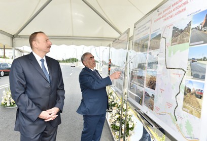 Prezident İlham Əliyev Bakı kəndlərində maşın sürdü - FOTO