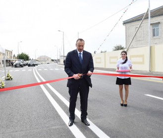Prezident İlham Əliyev Bakı kəndlərində maşın sürdü - FOTO