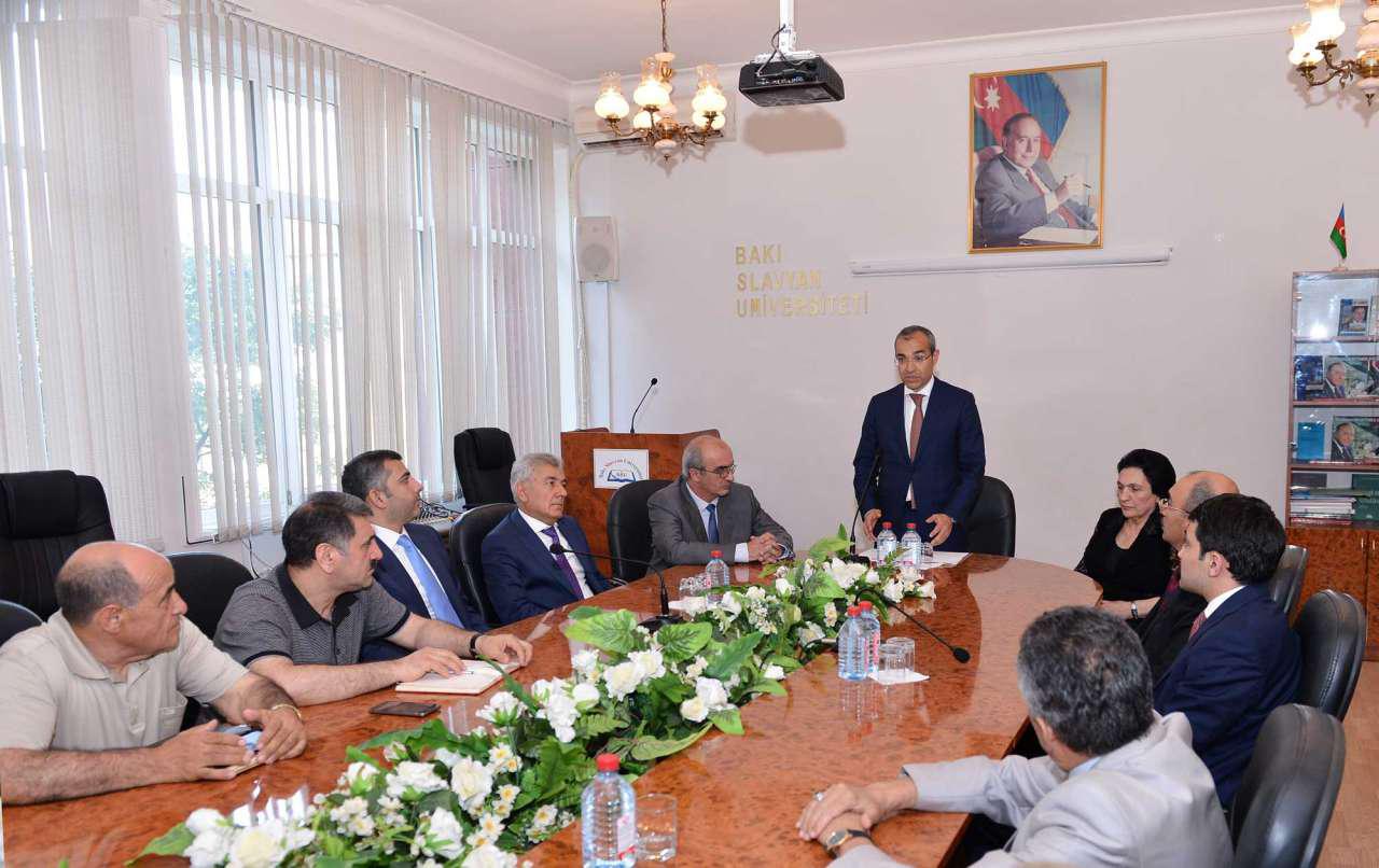Bakı Slavyan Universitetinin yeni rektoru kollektivə təqdim olundu - FOTO