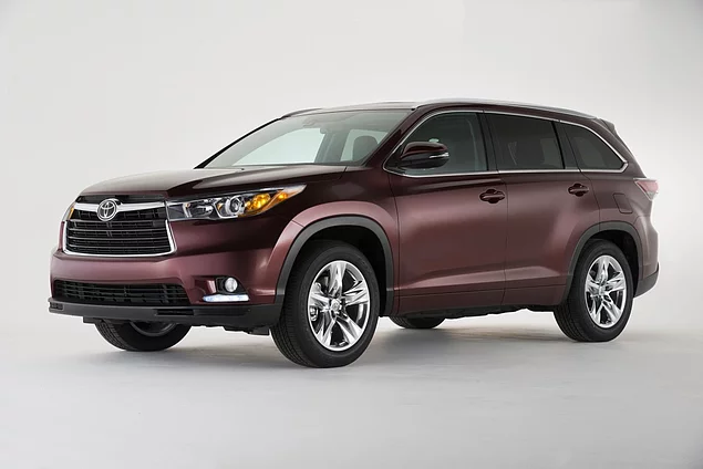 Среднеразмерный SUV: Toyota Highlander
