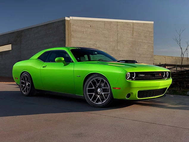 Среднеразмерный спортивный автомобиль: Dodge Challenger