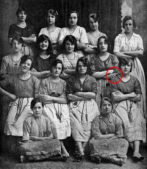 FOTOYA DİQQƏT! Bu şəklə baxan vahimə keçirir