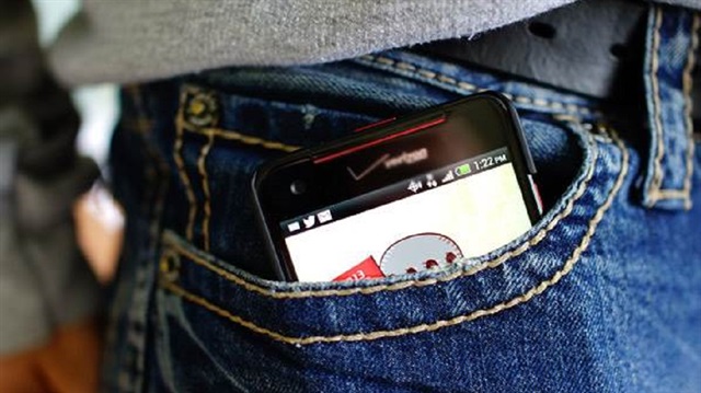 Cep telefonlarını pantolon cebinde taşımayın!