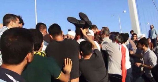 Qiyamçı əsgərlərin ŞOK FOTOLARI (18+)