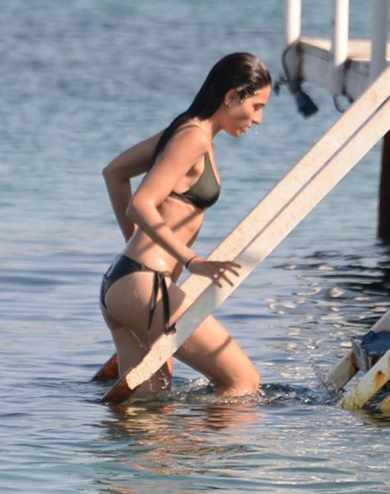 "Kara sevda"nın aktrisası bikinidə - FOTOLAR