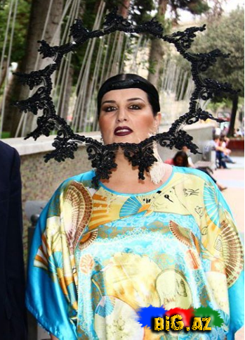 Elzanın başına əndrəbadi əşya