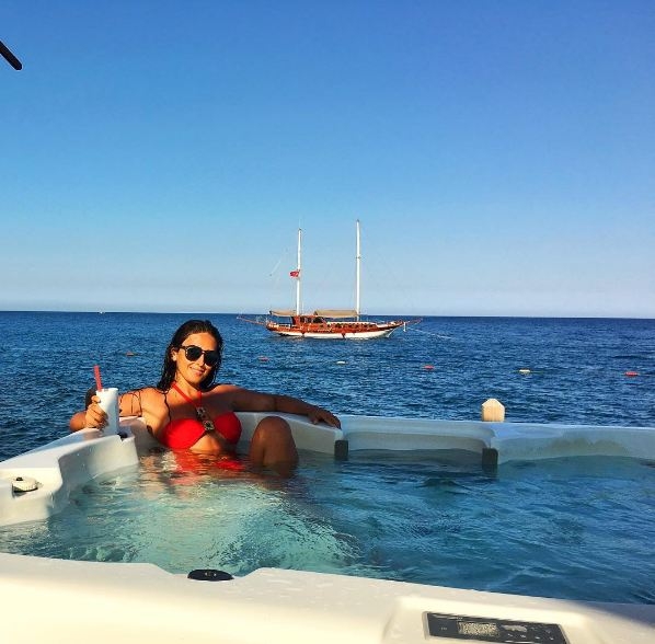 Pərvin Abıyevanın Antalyadakı kanat gəzintisi (18+ FOTO/VIDEO)
