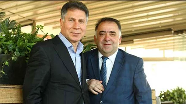 Bacaksız, hala aynı kahkahayı aynı sevimlilikle atıyor.