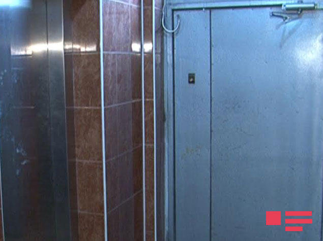 Bakıda lift şaxtaya düşdü: yaralılar var - FOTOLAR